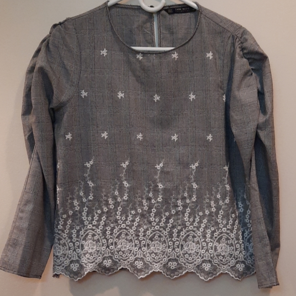 Zara Basic Cute Top Size M